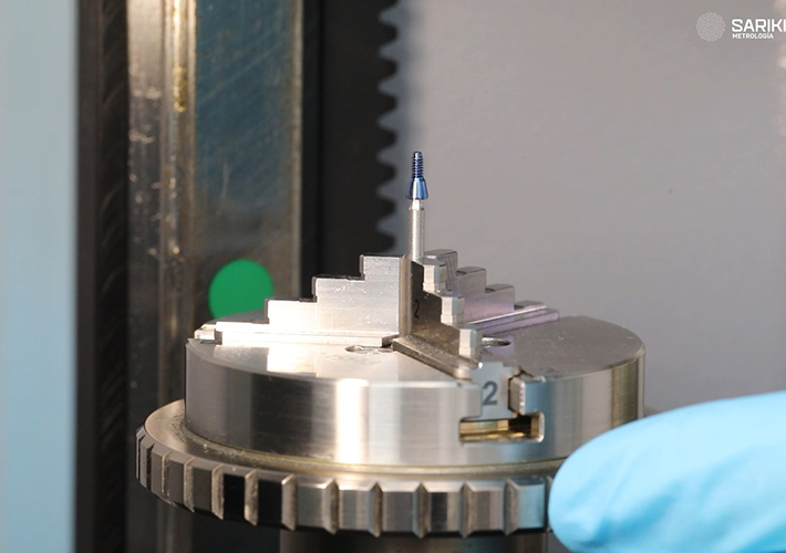 Foto Cuatro máquinas VICIVISION para el control de calidad de 22 millones de implantes.